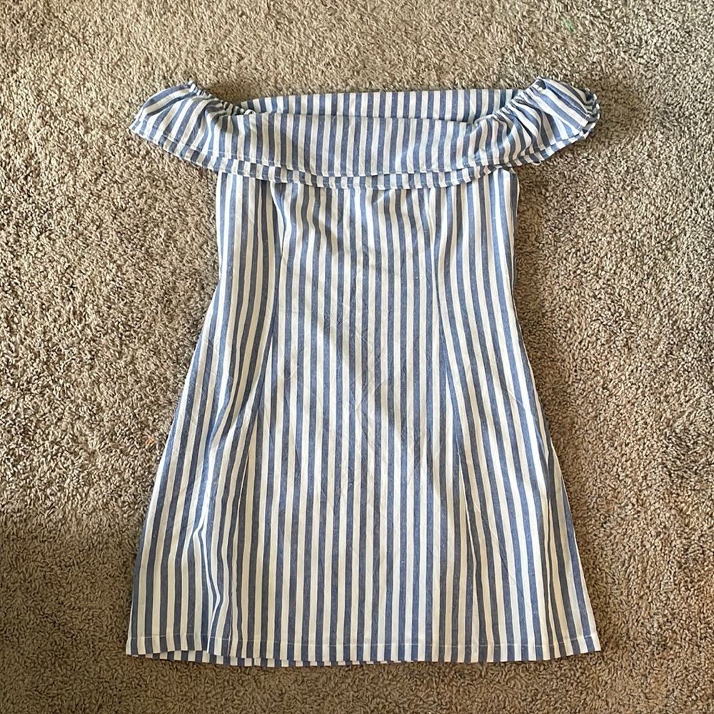 Lulus blue and white stripe off-the-shoulder dress. Size L. Never worn